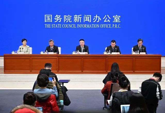 國新辦舉行推動住房和城鄉建設高質量發展發布會中關于在落實碳達峰